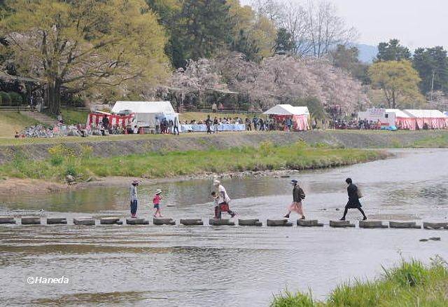 北山大橋より会場を望む