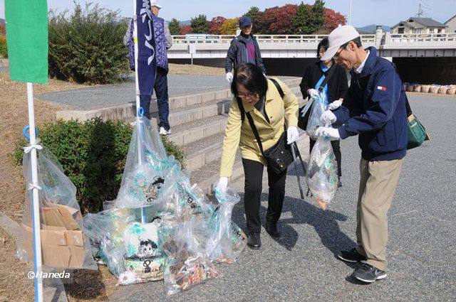 ごみ集積場-2